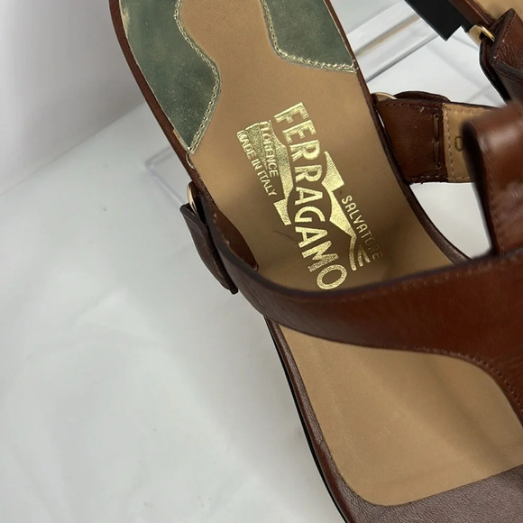 Salvatore Ferragamo Beccaria Brown Leather T-Strap Sandals Flops 8.5 - Picture 2 of 7